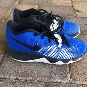 Boys Nike Kyrie Flytrap Basketball Shoes